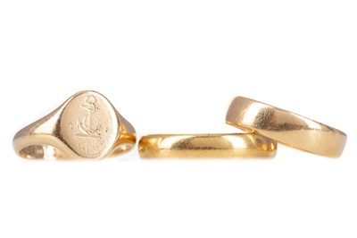 Lot 437 - TWO GOLD WEDDING BANDS AND A SIGNET RING