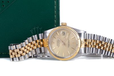Lot 895 - A GENTLEMAN'S ROLEX OYSTER PERPETUAL DATEJUST STAINLESS STEEL AUTOMATIC WRIST WATCH