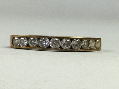 Lot 142 - A NINE CARAT GOLD DRESS RING