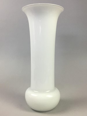 Lot 88 - A HOLME GAARD GLASS VASE AND OTHER ITEMS