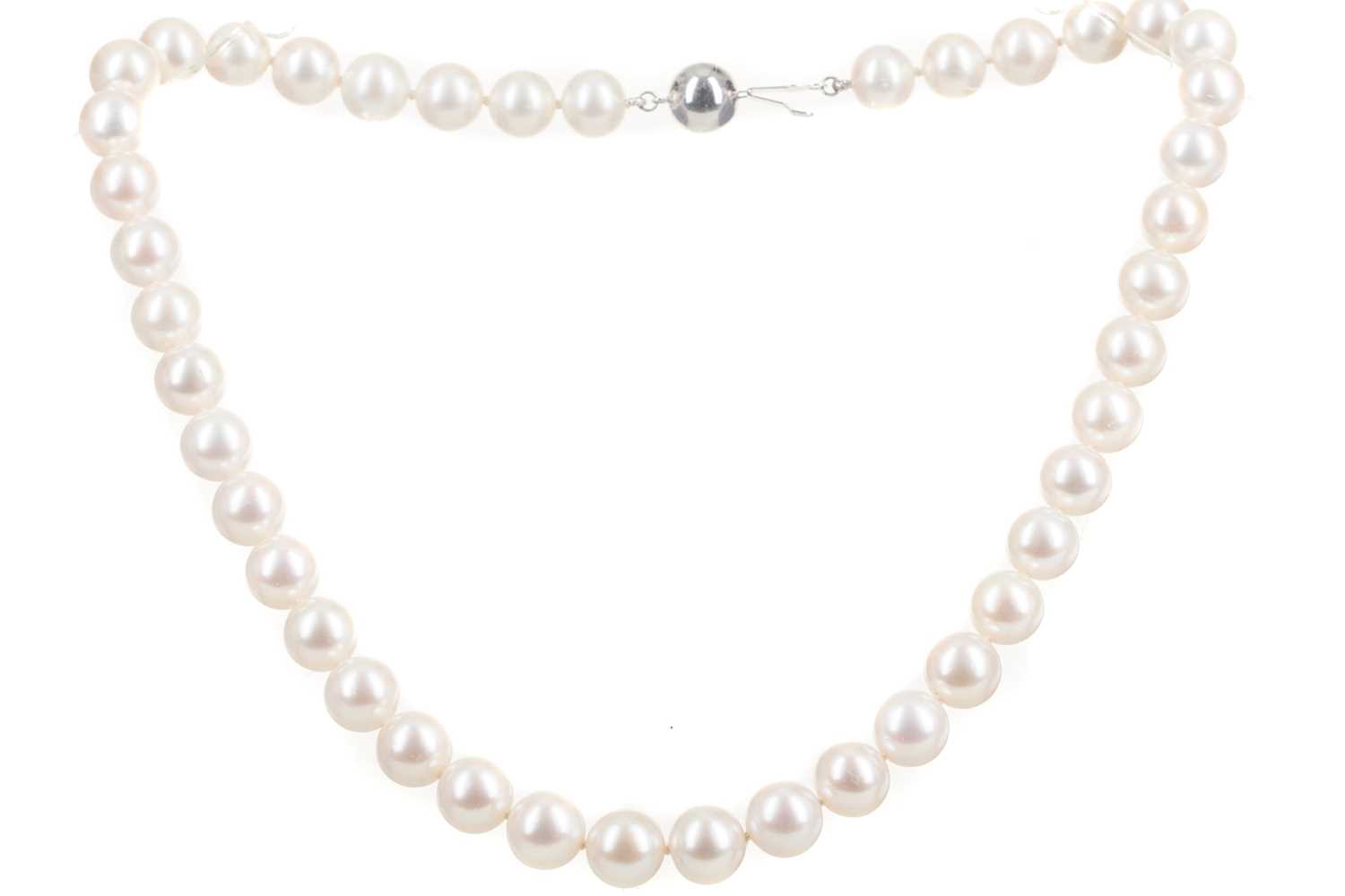Lot 455 - A PEARL NECKLACE