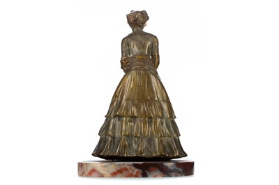Lot 786 - A LATE 19TH/EARLY 20TH CENTURY CHRYSELEPHANTINE FIGURE OF A LADY BY MARCELLE MIRE