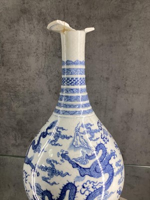 Lot 1086 - A CHINESE BLUE AND WHITE DRAGONS BOTTLE VASE