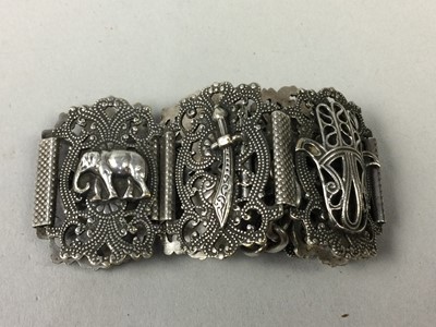 Lot 149 - A COLLECTION OF SILVER AND OTHER JEWELLERY