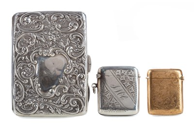 Lot 115 - A SILVER CARD CASE, SILVER VESTA AND GOLD PLATED VESTA