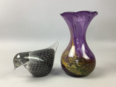 Lot 263 - A CROWN DEVON VASE, SWEDISH RONNEBY GLASS BIRD AND AN ART GLASS VASE