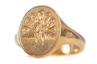 Lot 491 - A GOLD SIGNET RING