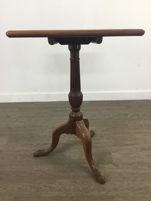 Lot 214 - A VICTORIAN MAHOGANY TRIPOD OCCASIONAL TABLE