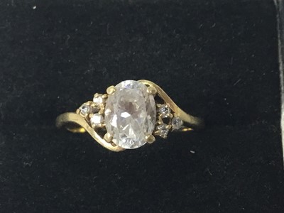 Lot 298 - A YELLOW METAL AND GEM SET RING