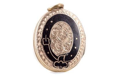 Lot 502 - A VICTORIAN ENAMELLED MOURNING LOCKET