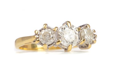 Lot 784 - A DIAMOND THREE STONE RING