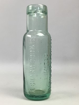 Lot 433 - A COLLECTION OF APOCATHARY AND ADVERTISING BOTTLES, ALONG WITH A PAIR OF SCALES