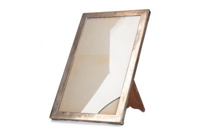 Lot 364 - A  LATE 19TH CENTURY CHINESE EXPORT SILVER PHOTOGRAPH FRAME