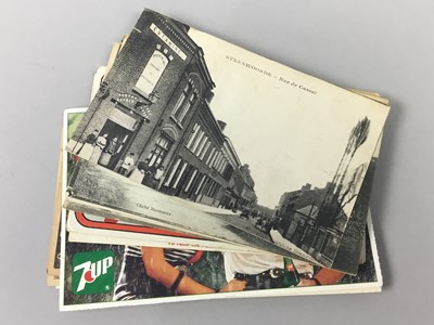 Lot 471 - A LOT OF VINTAGE POSTCARDS