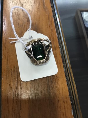 Lot 738 - A GEORGIAN GREEN GEM SET AND DIAMOND RING