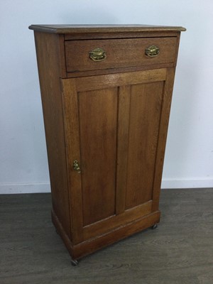 Lot 510 - AN OAK CABINET