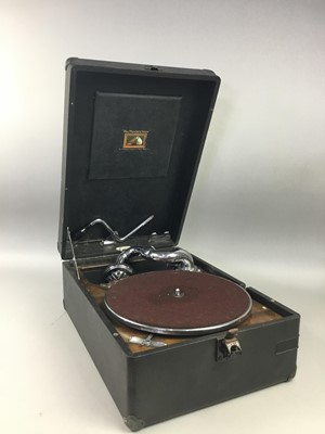 Lot 473 - A HMV PORTABLE GRAMOPHONE AND RECORDS