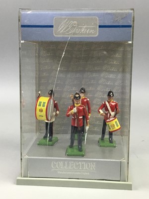 Lot 484 - A COLLECTION OF MODEL SOLDIERS, HORSES AND OTHER FIGURES