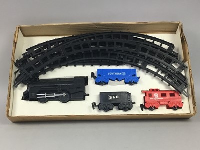 Lot 572 - A COLLECTION OF MODEL TRAIN CARRIAGES AND TRACK