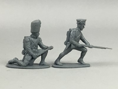 Lot 580 - A LOT OF TOY SOLDIERS AND VARIOUS TOYS