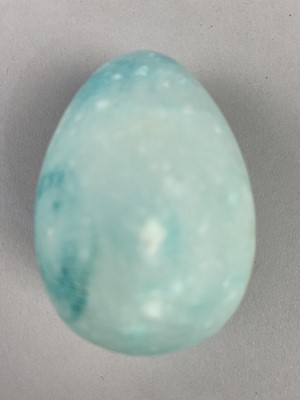 Lot 581 - A COLLECTION OF HARDSTONE EGGS