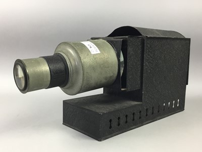 Lot 578 - A SLIDE PROJECTOR AND SLIDES