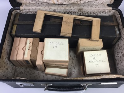 Lot 578 - A SLIDE PROJECTOR AND SLIDES