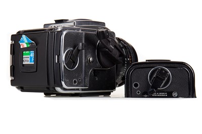 Lot 599 - A GOOD HASSELBLAD 501CM CAMERA WITH ZEISS LENS