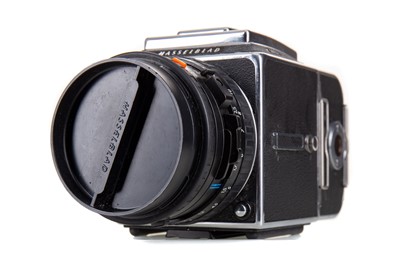 Lot 599 - A GOOD HASSELBLAD 501CM CAMERA WITH ZEISS LENS