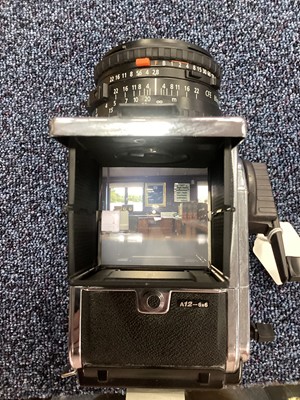 Lot 599 - A GOOD HASSELBLAD 501CM CAMERA WITH ZEISS LENS