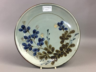 Lot 10 - A MOORCROFT PLATE AND FURTHER ART POTTERY