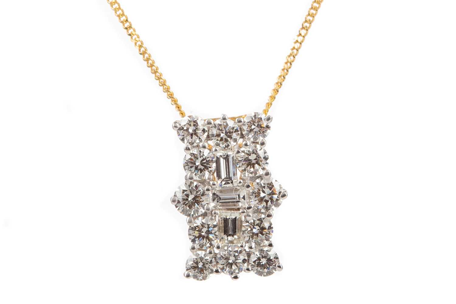 Lot 660 - A DIAMOND CLUSTER NECKLACE