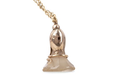 Lot 667 - AN AGATE SEAL PENDANT ON CHAIN