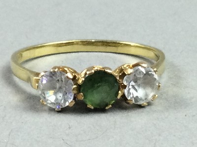 Lot 37 - A GREEN AND WHITE GEM SET RING