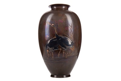 Lot 1102 - AN ATTRACTIVE JAPANESE OVOID BRONZE VASE WITH SHAKUDO AND COPPER INLAY