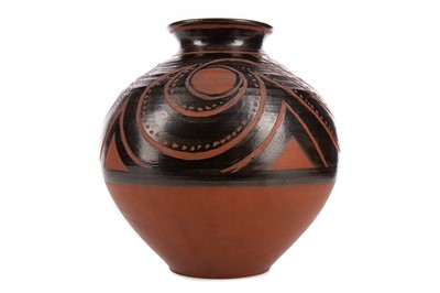 Lot 458 - HELLA YOUNG (SCOTTISH, 1910-1999), A STUDIO POTTERY VASE