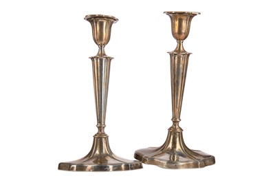 Lot 145 - A PAIR OF GEORGE V SILVER TABLE CANDLESTICKS OF NEOCLASSICAL DESIGN