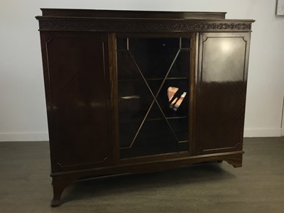 Lot 247 - AN EARLY 20TH CENTURY MAHOGANY THREE DOOR BOOKCASE