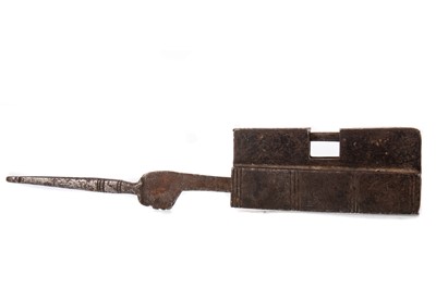 Lot 1125 - A LATE 19TH/EARLY 20TH CENTURY EAST-ASIAN IRON PADLOCK