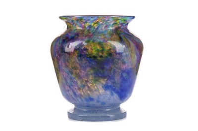 Lot 383 - A EARLY 20TH CENTURY STUDIO GLASS VASE