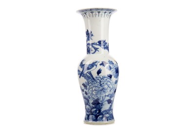 Lot 1115 - A CHINESE BLUE AND WHITE BALUSTER SHAPED VASE