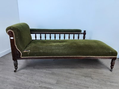 Lot 320 - A VICTORIAN CHAISE LOUNGE