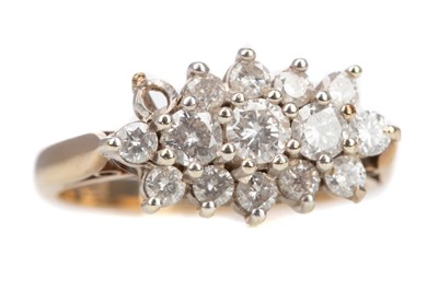 Lot 666 - A DIAMOND CLUSTER RING