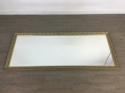 Lot 524 - A GILT FRAMED RECTANGULAR WALL MIRROR