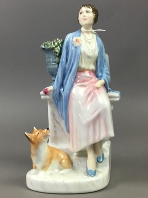 Lot 494 - A ROYAL DOULTON FIGURE OF 'QUEEN ELIZABETH THE QUEEN MOTHER'