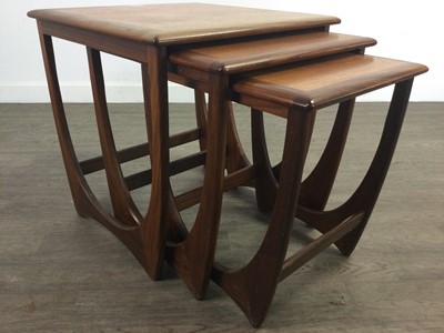 Lot 513 - A RETRO G-PLAN NEST OF TABLES AND AN UPLIGHTER