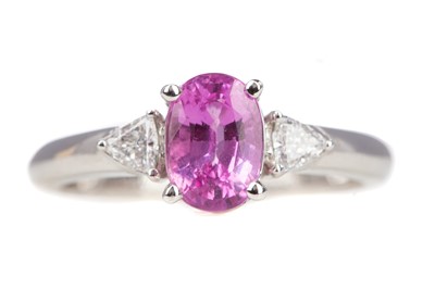 Lot 762 - A PINK SAPPHIRE AND DIAMOND RING