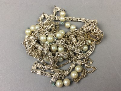 Lot 549 - A LOT OF COSTUME JEWELLERY