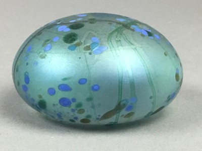 Lot 622 - TWO ISLE OF WIGHT PAPERWEIGHTS AND TWO FURTHER ANIMAL SCULPTURES