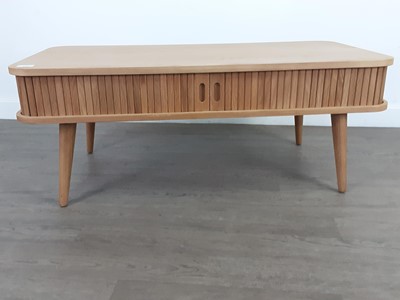 Lot 630 - AN OAK MID-CENTURY STYLE COFFEE TABLE AND A NEST OF THREE TABLES